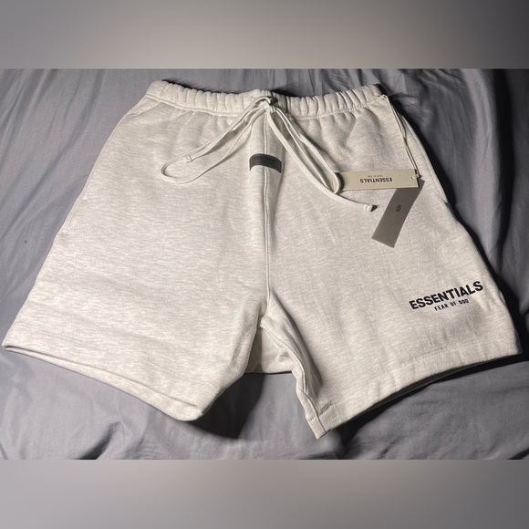 :): ESSENTIALS Fear OF God Relaxing Shorts ( MEDIUM )